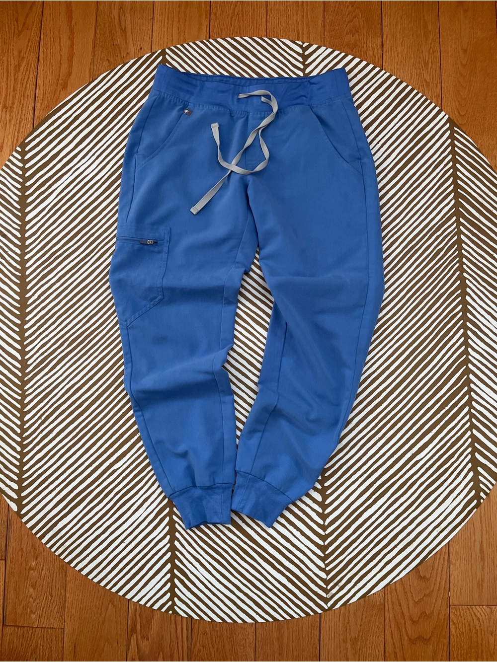 FIGS Women’s Blue Zamora Jogger Scrub Bottoms (XS / P)